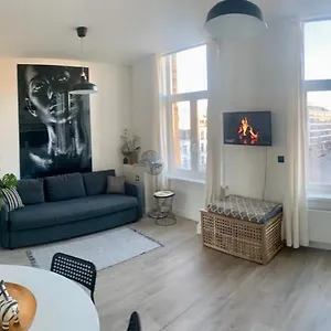 Appartement Sleep - Black And White Modern Flat With Cityview, Anvers